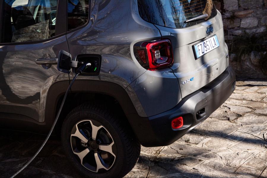 Детали экстерьера Jeep Renegade Trailhawk 4xe (BU) 2020 года  (EU) (фото 6 из 33)